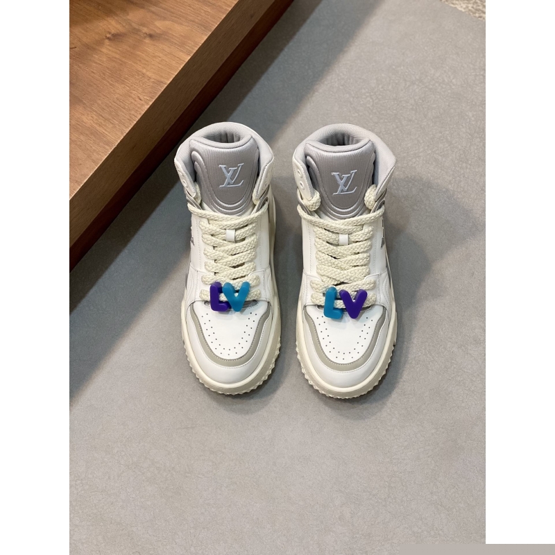 l**is V*t*n sneakers